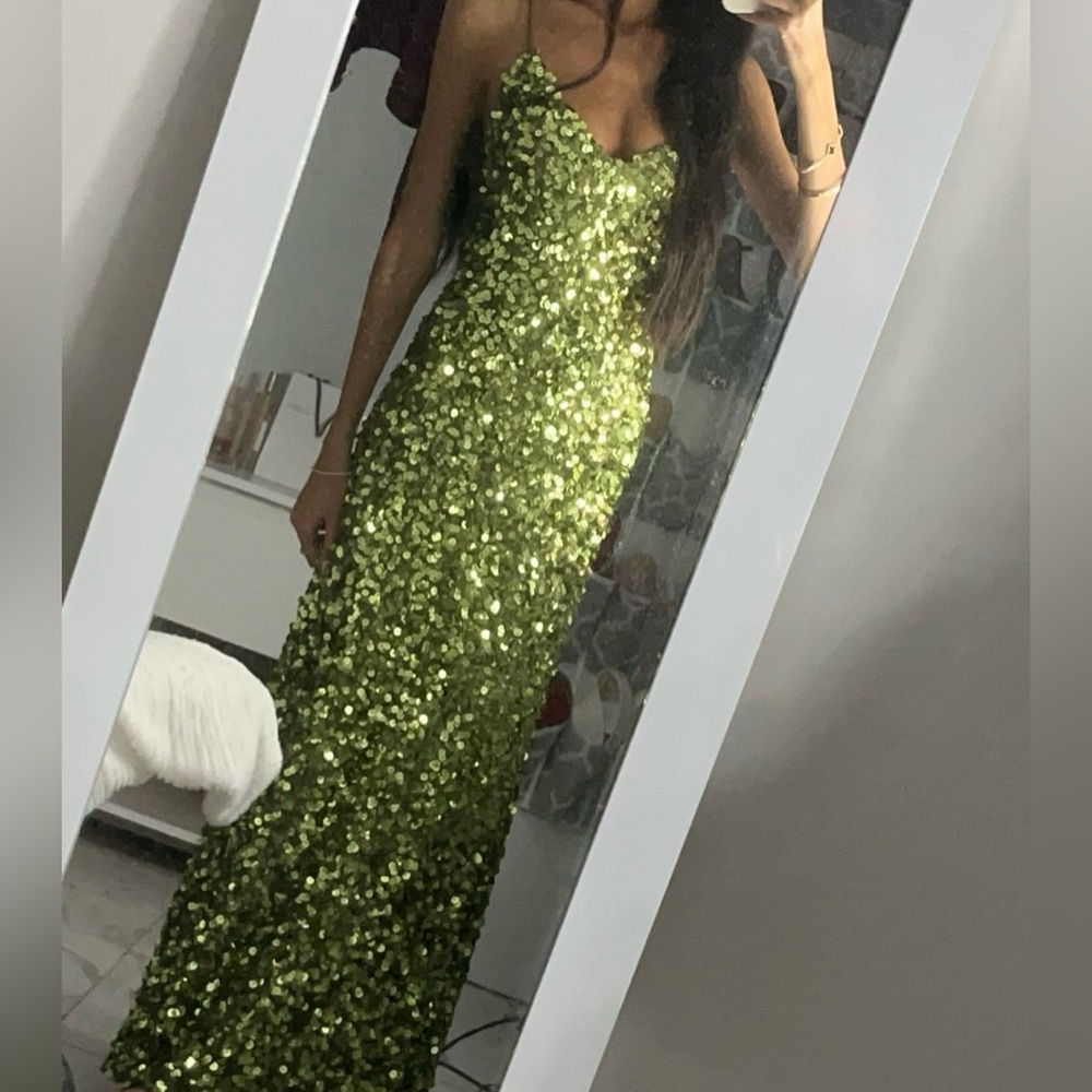 Elegant Green Sequin Dress - Picture 3 of 3